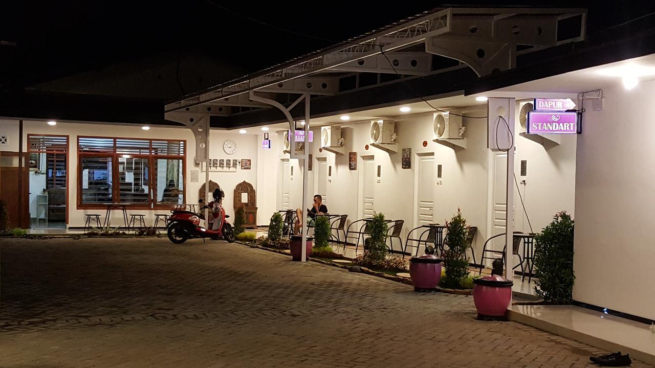 Sultan Guesthouse Тулунгагунг Экстерьер фото