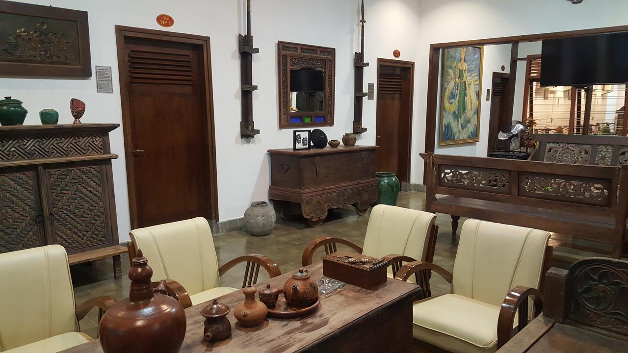 Sultan Guesthouse Тулунгагунг Экстерьер фото